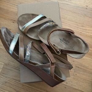 Naot Hero Wedge Sandals Women’s Size 10/ 41. Gold Floral Brown Cork Strappy